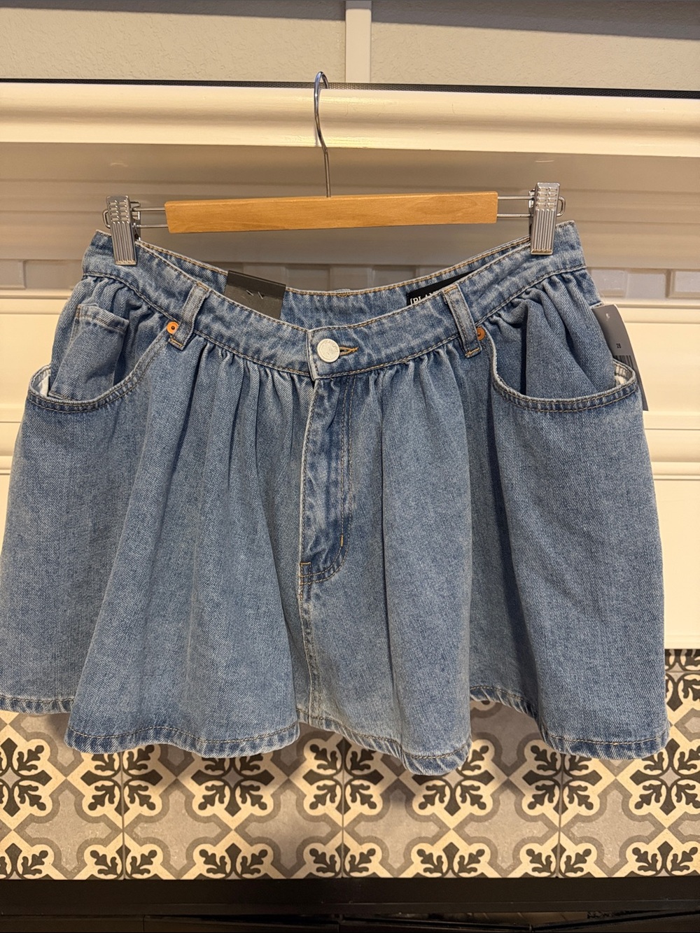 Anthropologie Blank NYC denim flare pleat mini skirt in light wash size 28 - Picture 2 of 7